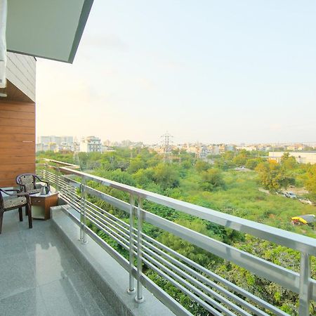 Super Collection O Corporate Suite Near Omaxe Celebration Mall غورغاون المظهر الخارجي الصورة
