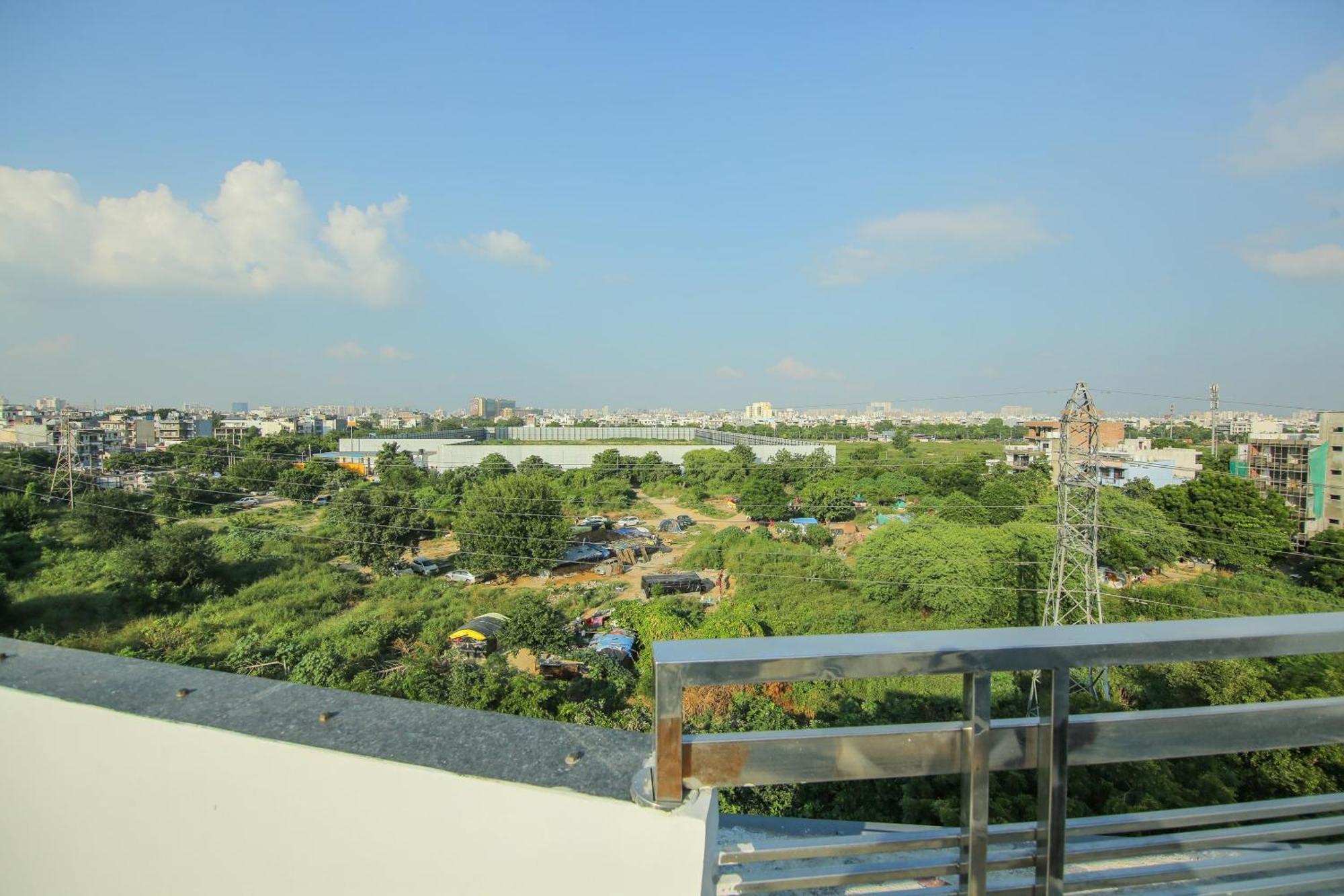 Super Collection O Corporate Suite Near Omaxe Celebration Mall غورغاون المظهر الخارجي الصورة