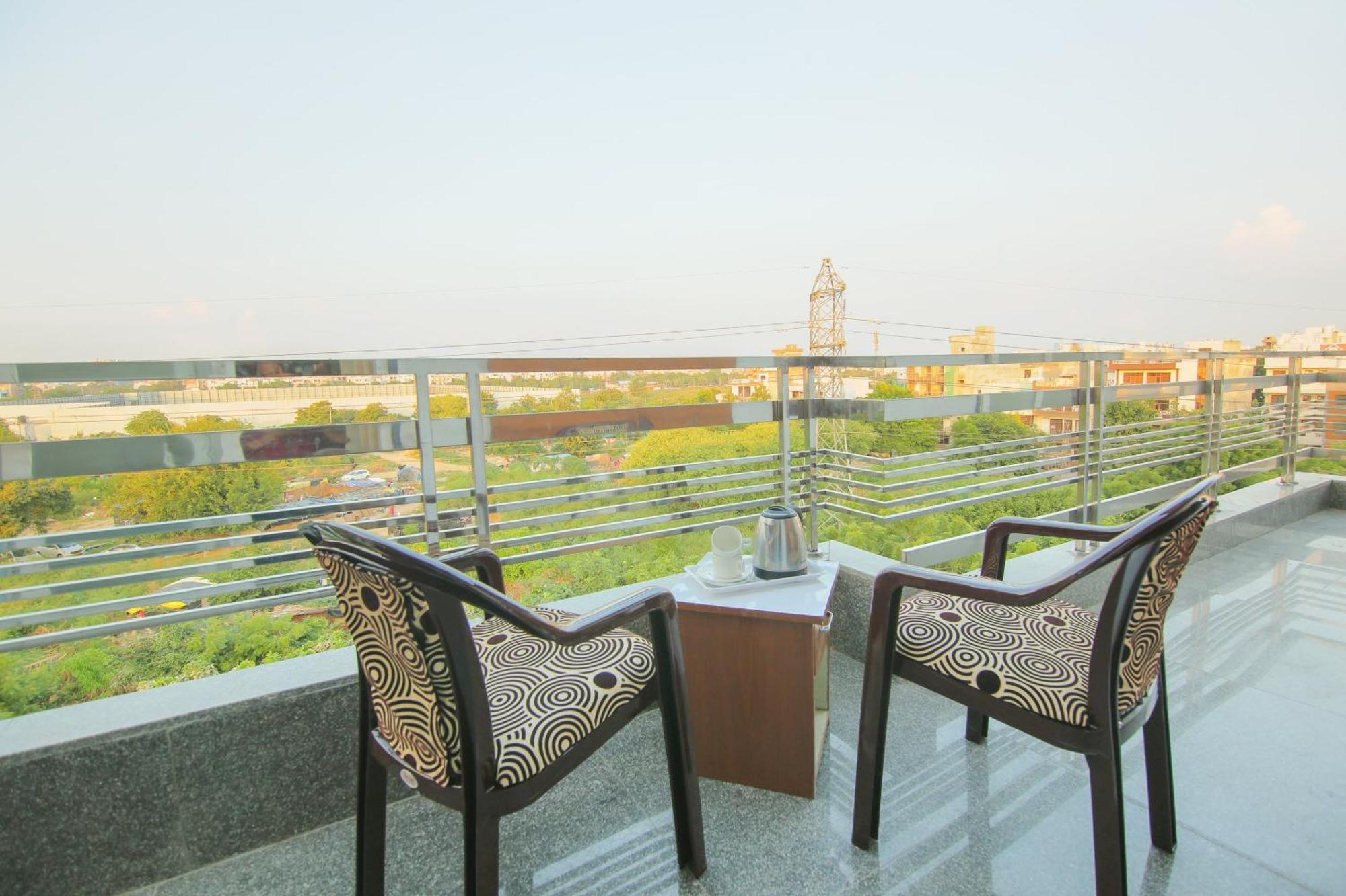 Super Collection O Corporate Suite Near Omaxe Celebration Mall غورغاون المظهر الخارجي الصورة